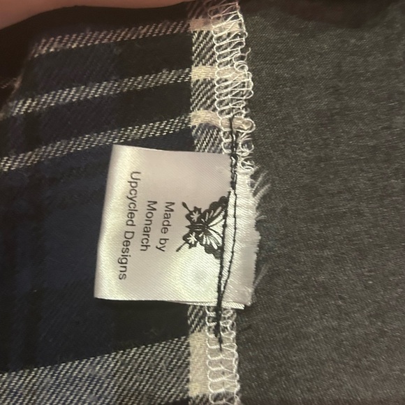 NWT Upcycled New York Yankees Flannel Tee - Picture 5 of 5